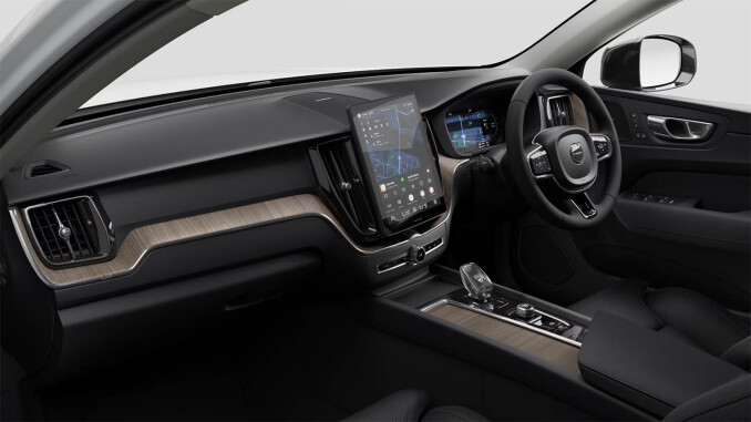 Volvo XC60 2.0 T6 [350] Plug-in Hybrid Plus Pro Dark 5dr AWD Gtron [NI] Estate - Image 4